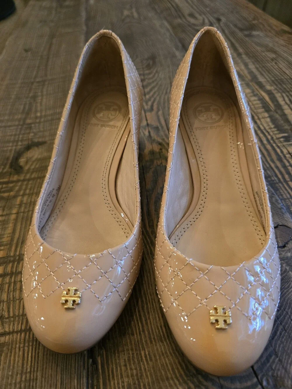 Tory Burch Beige Quilted Patent Leather Block Heel Pumps W S5